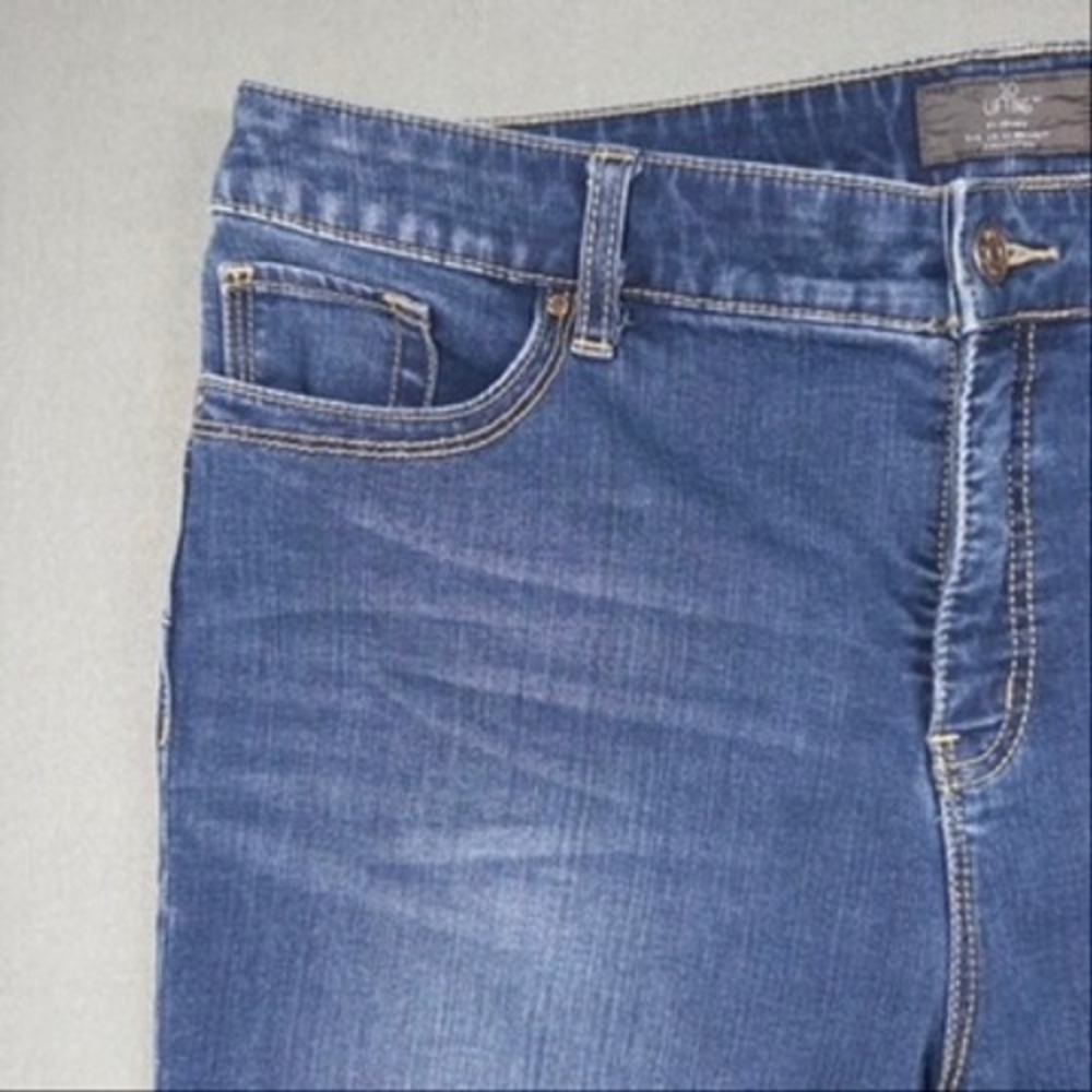 Chicos So Lifting Crop Jeans Women Size 2 Blue Stretch Slimming Denim Pants - Picture 3 of 15